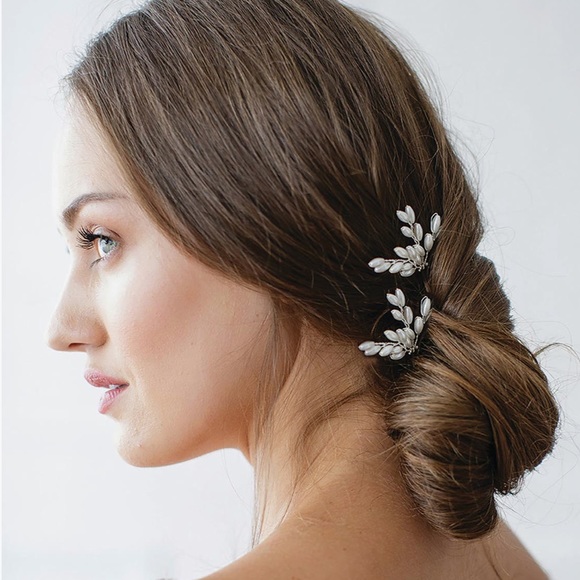 Brides & Hairpins
Ellie Set of 2 Imitation
Pearl Pins
